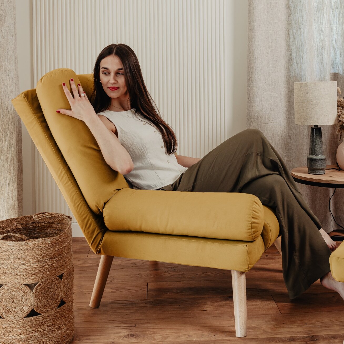 Išskleidžiamas fotelis su pakoju LILA, apmuštas, ant kojelių Kojelių spalva: Sonoma, Spalvos: Trinity 26 (geltona) 5
