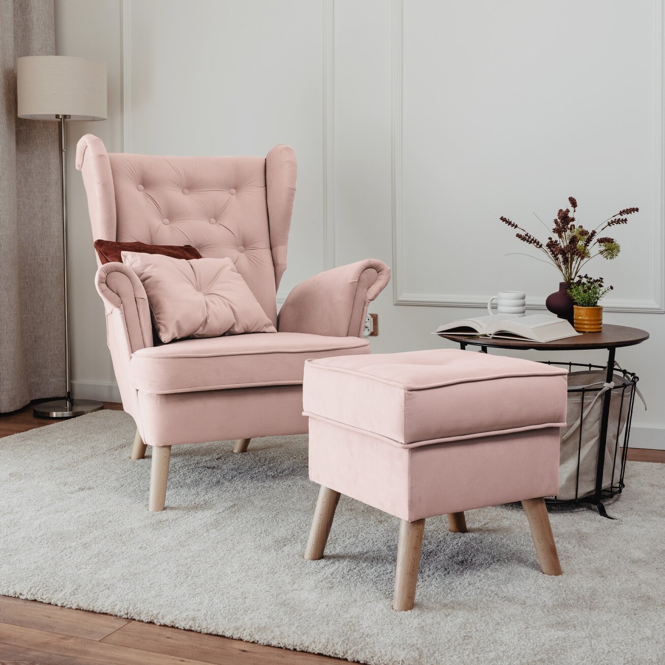 Minkštas „ušak“ fotelis su pakoju CLASSIC Kojelių spalva: Juoda, Spalvos: Trinity 19 (Rožinė)