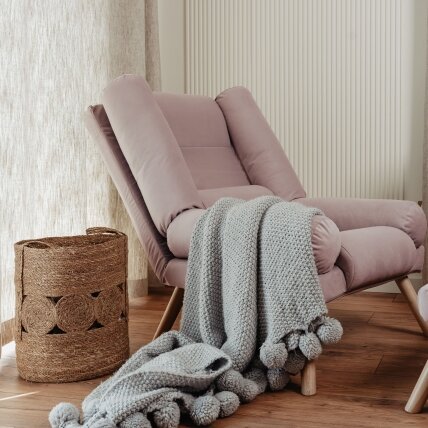 Išskleidžiamas fotelis su pakoju LILA, apmuštas, ant kojelių Kojelių spalva: Juoda, Spalvos: Trinity 19 (Rožinė) 3 Išskleidžiamas fotelis su pakoju LILA, apmuštas, ant kojelių Kojelių spalva: Juoda, Spalvos: Trinity 19 (Rožinė) 3