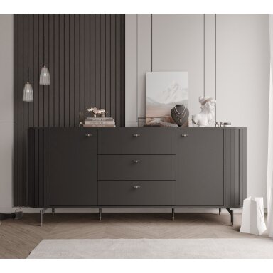 Komoda su stalčiais SENTO III 190 cm su rievėtu fasadu Spalva: Juoda