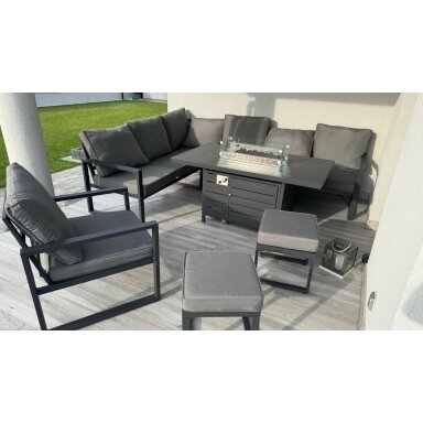 Lauko kampinė sofa su stalu-židiniu Lauko kampinė sofa su stalu-židiniu