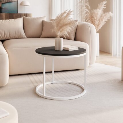 Apvalus kavos staliukas LAVO 50 cm ant baltos metalinės bazės Spalvos: Balta / juoda mat Apvalus kavos staliukas LAVO 50 cm ant baltos metalinės bazės Spalvos: Balta / juoda mat