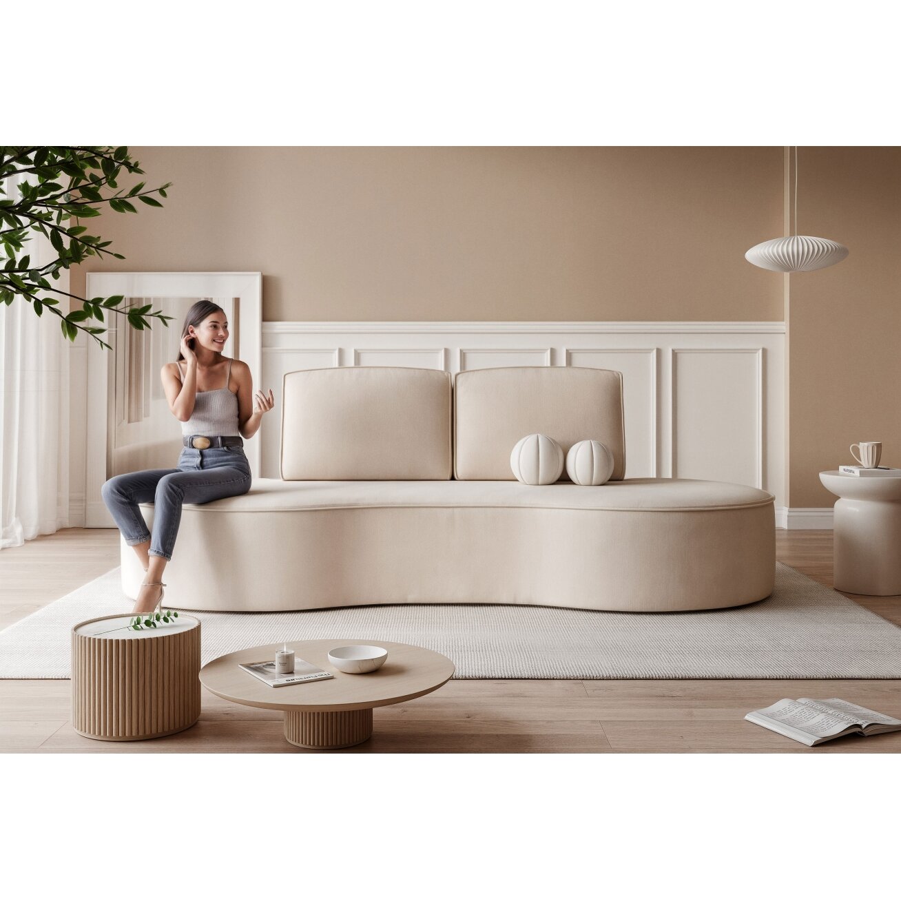 Minkšta sofa svetainei SOFIA su užapvalintais šonais Spalvos: Riviera 21 (Kreminė) 3 Minkšta sofa svetainei SOFIA su užapvalintais šonais Spalvos: Riviera 21 (Kreminė) 3