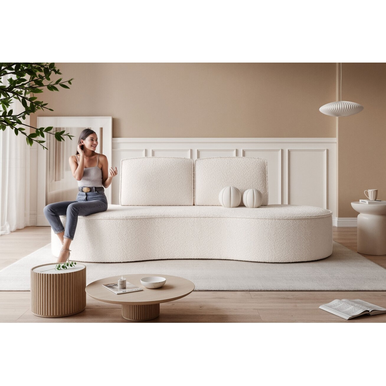 Minkšta sofa svetainei SOFIA su apvalintais šonais Spalvos: Abriamo 04 (Kreminė) 3 Minkšta sofa svetainei SOFIA su apvalintais šonais Spalvos: Abriamo 04 (Kreminė) 3