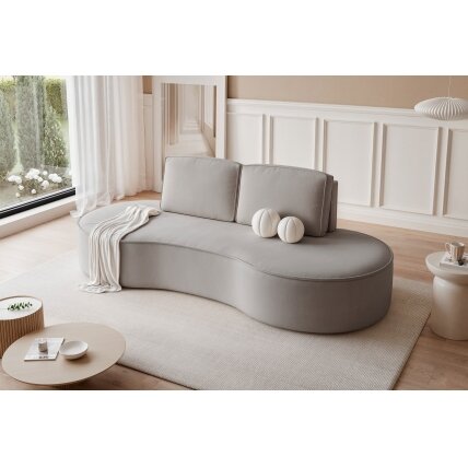 Minkšta sofa svetainei SOFIA su užapvalintais šonais Spalva: Riviera 91 (Šviesiai pilka) Minkšta sofa svetainei SOFIA su užapvalintais šonais Spalva: Riviera 91 (Šviesiai pilka)
