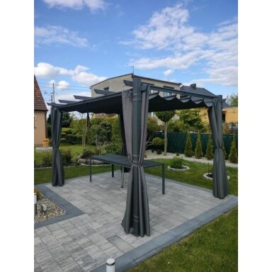 Terasos pergola 3x4 m – su stumdomu stogu ir užuolaidomis