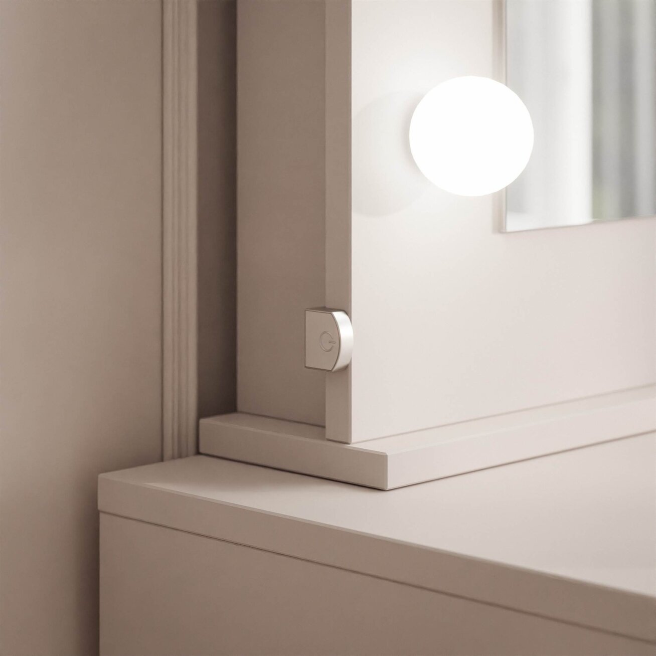 Kosmetinis tualetinis staliukas BELLA II su veidrodžiu ir LED apšvietimu Spalvos: Kašmyras 8 Kosmetinis tualetinis staliukas BELLA II su veidrodžiu ir LED apšvietimu Spalvos: Kašmyras 8