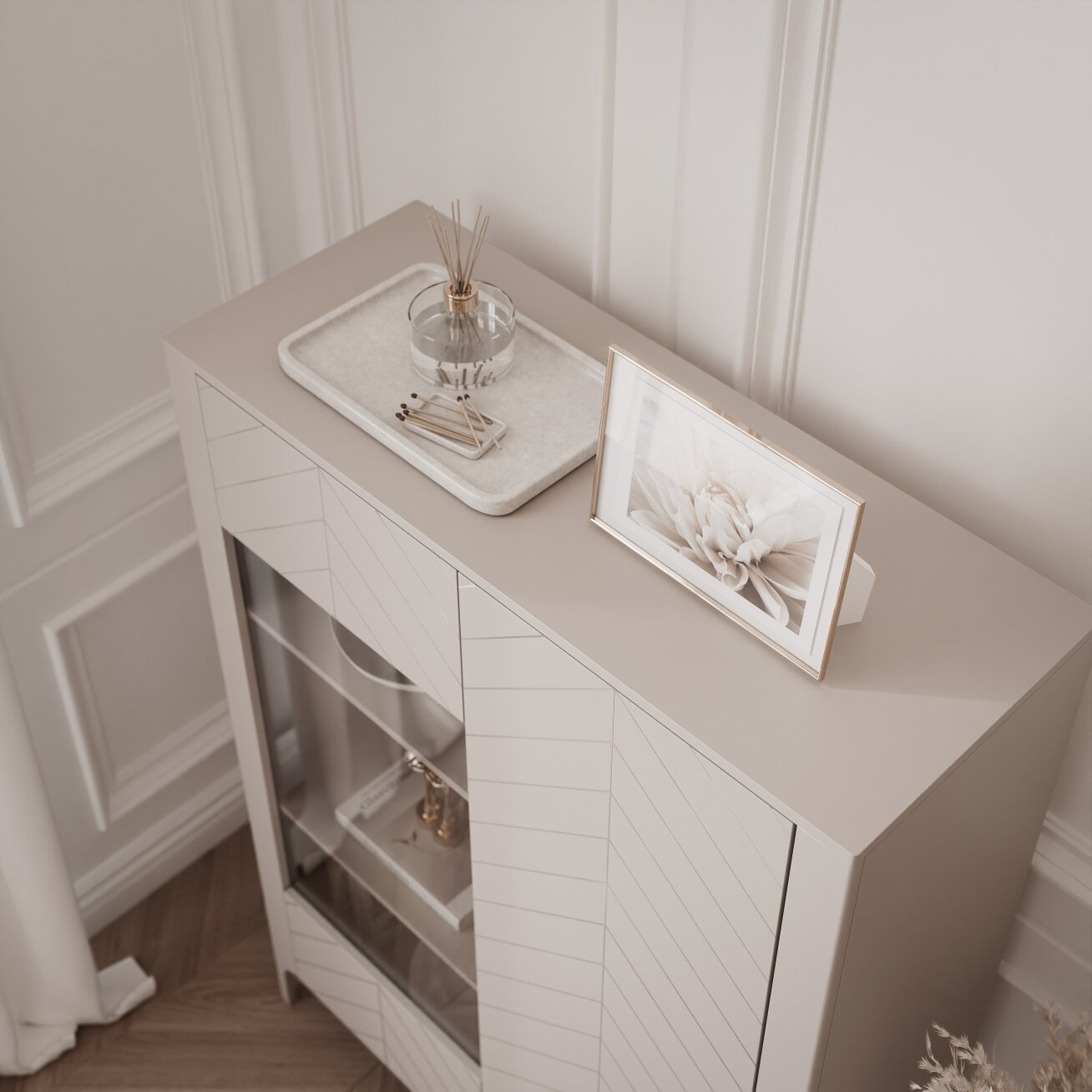 Plati dviejų durų vitrina LORIEN 103 cm Spalvos: Kašmyras 2 Plati dviejų durų vitrina LORIEN 103 cm Spalvos: Kašmyras 2