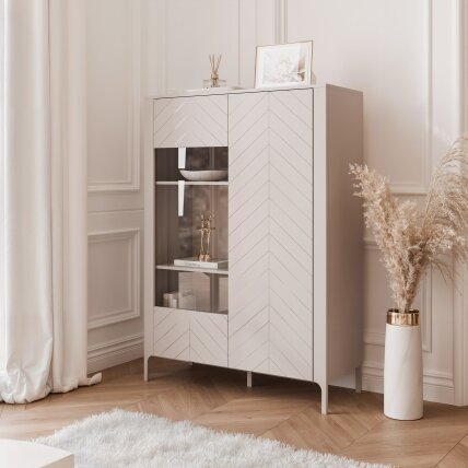Plati dviejų durų vitrina LORIEN 103 cm Spalvos: Kašmyras Plati dviejų durų vitrina LORIEN 103 cm Spalvos: Kašmyras